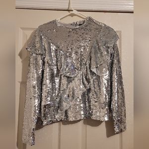 Coler changing sequin shirt changes from silver to white